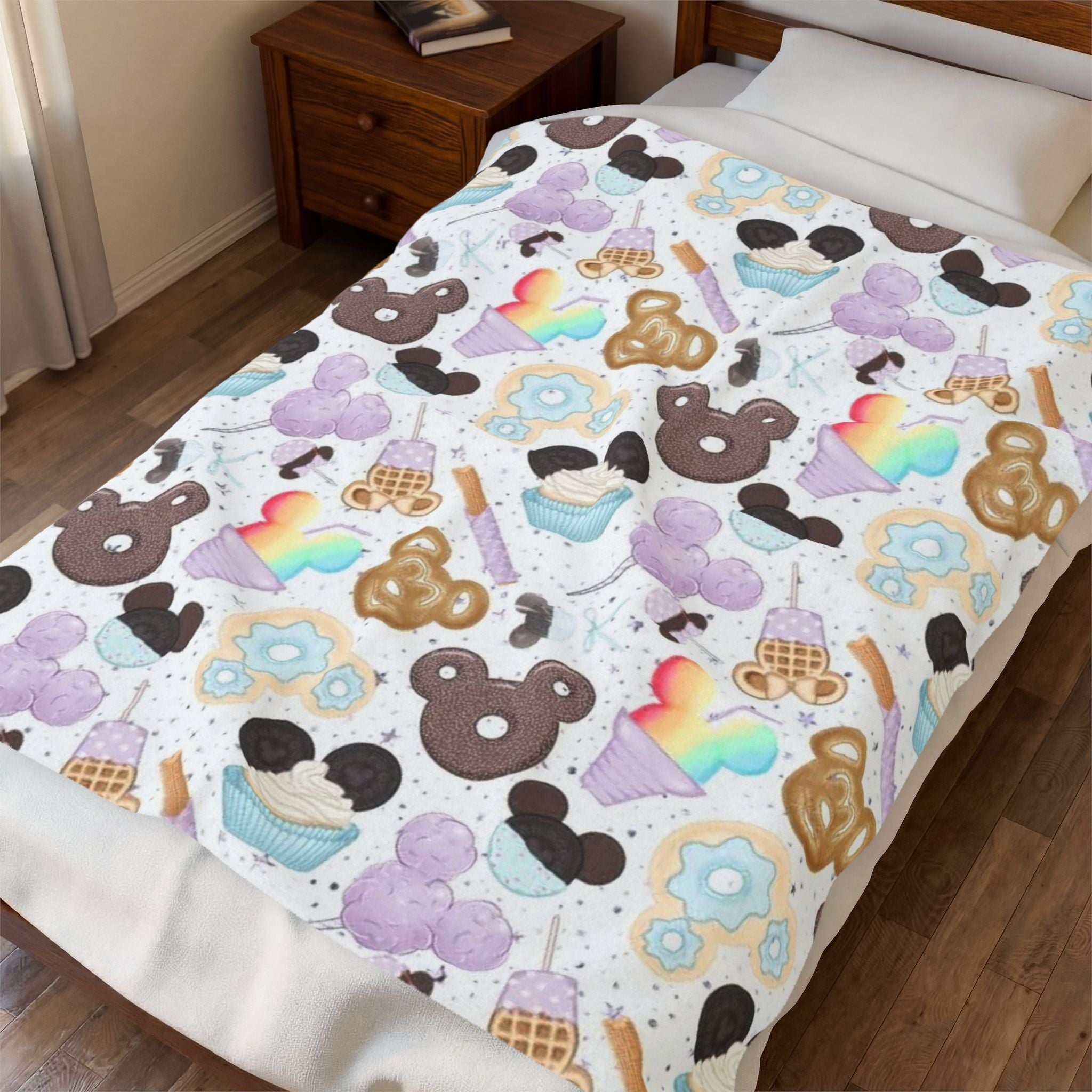 Plush Blanket — Cute Ice Cream & Bear Pattern Velveteen Throw